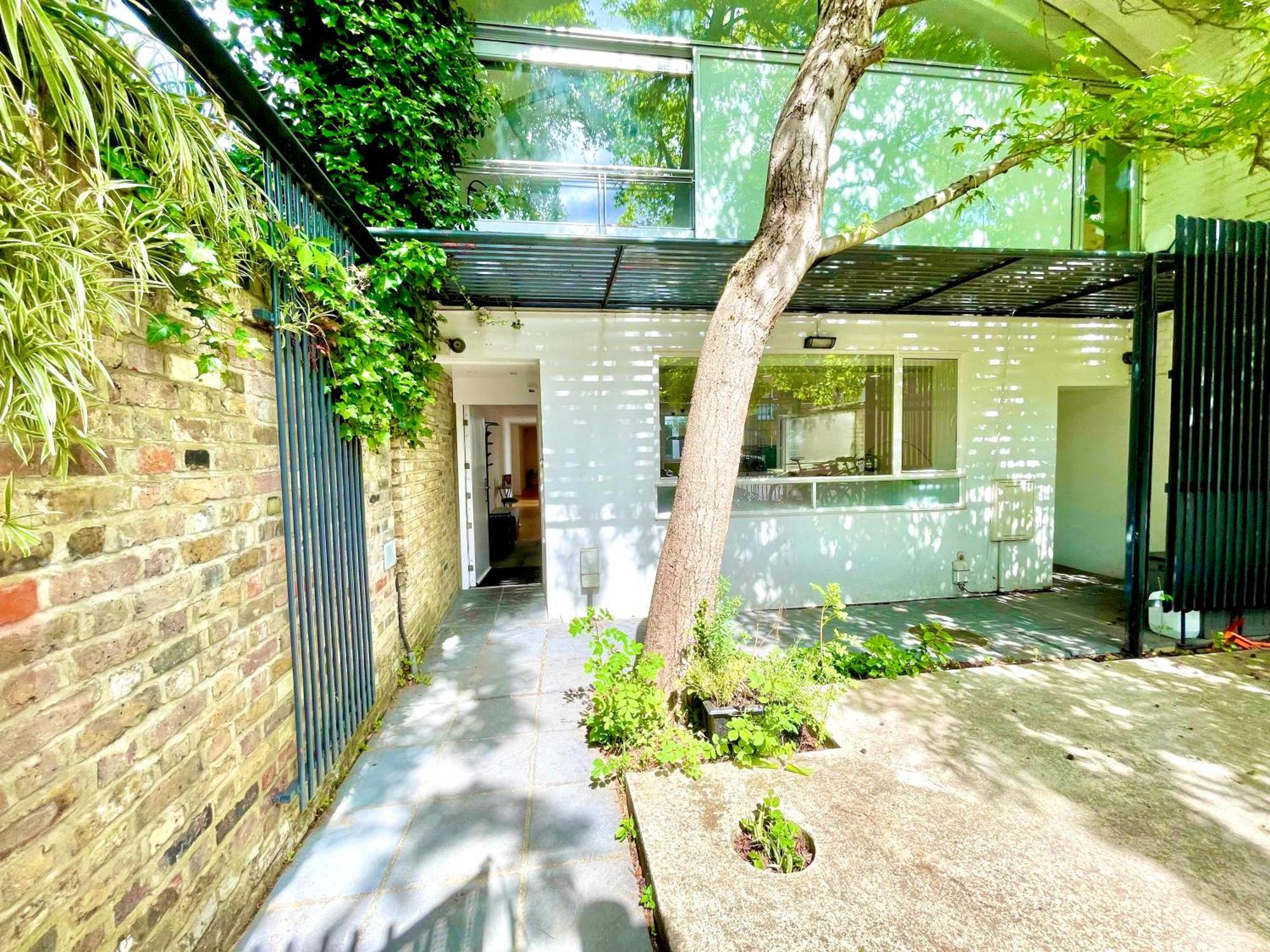 Chic 3 Bedroom Flat With Private Terrace In Holloway Near Finsbury Park Apartment