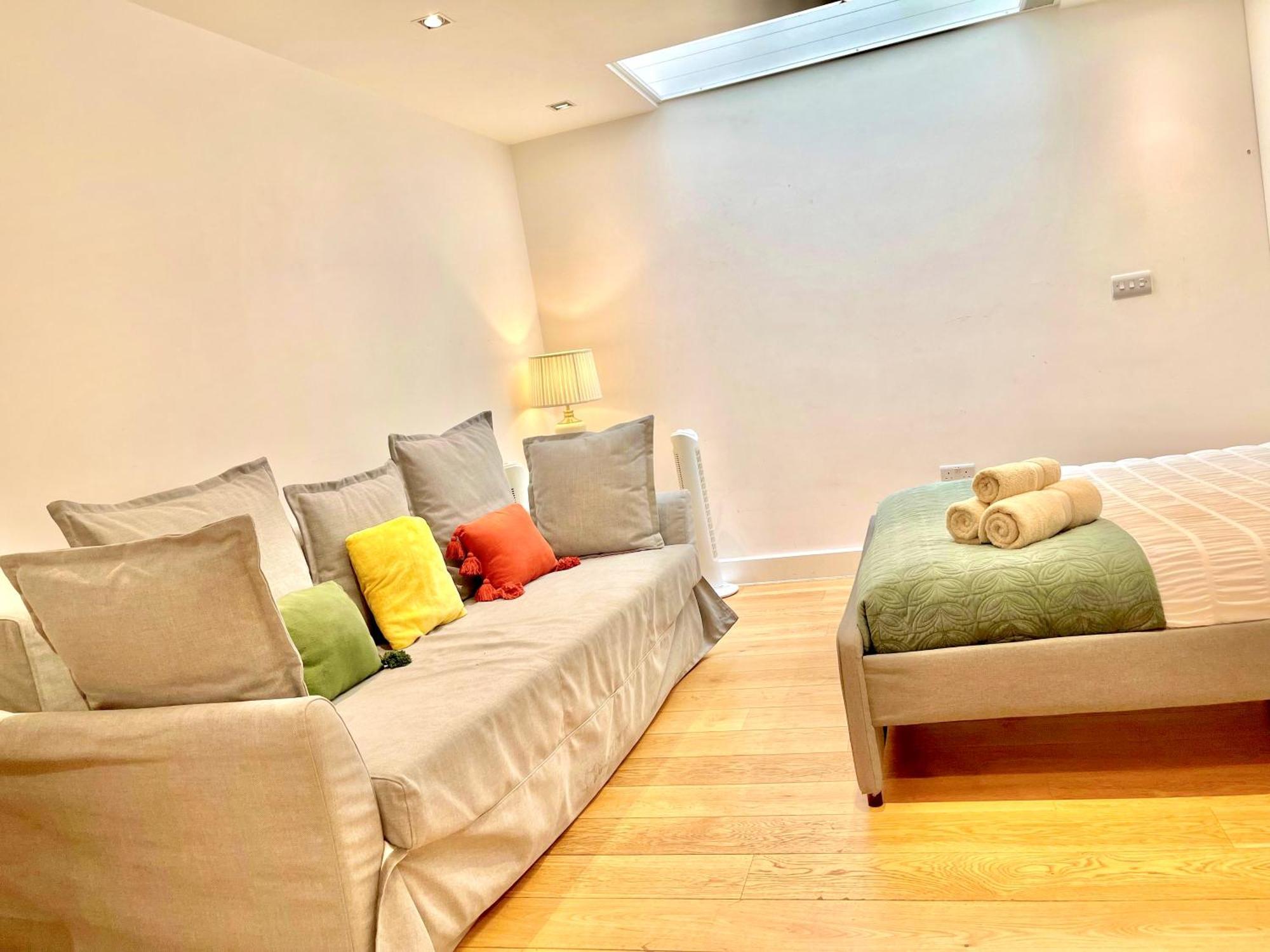 Chic 3 Bedroom Flat With Private Terrace In Holloway Near Finsbury Park *